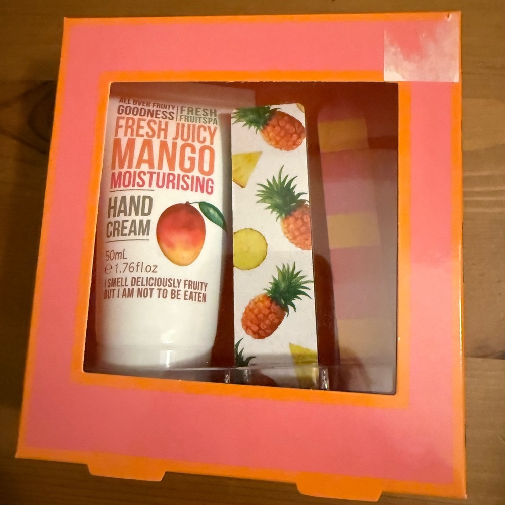 Mango Manicure Set Kit New In Box Hand Cream Nail Buffer & Polisher Emery Board